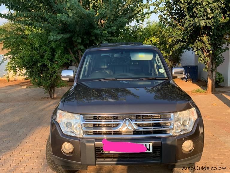 Mitsubishi Pajero 3.8 V6 LWB GLS in Botswana