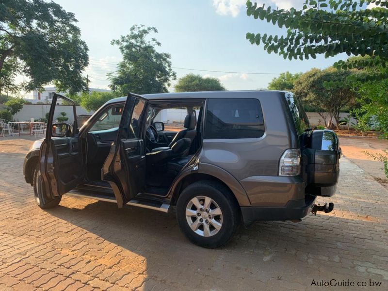 Mitsubishi Pajero 3.8 V6 LWB GLS in Botswana