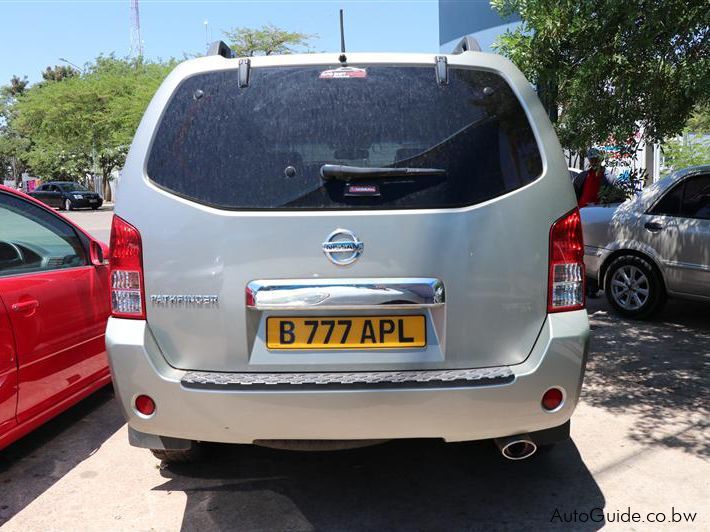 Nissan Pathfinder V6 in Botswana