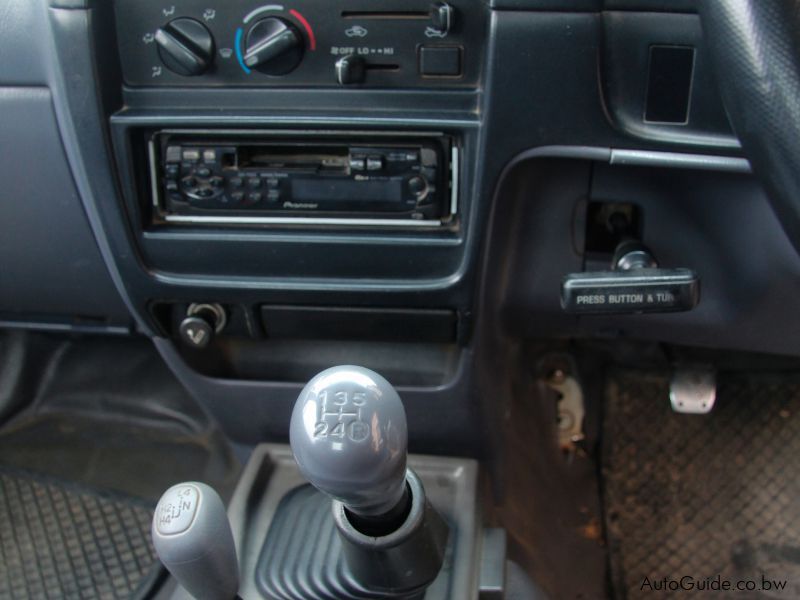 Toyota Hilux 2.7 4x4 in Botswana