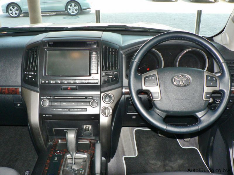 Toyota Land Cruiser 200 Series VX  TD V8 in Botswana