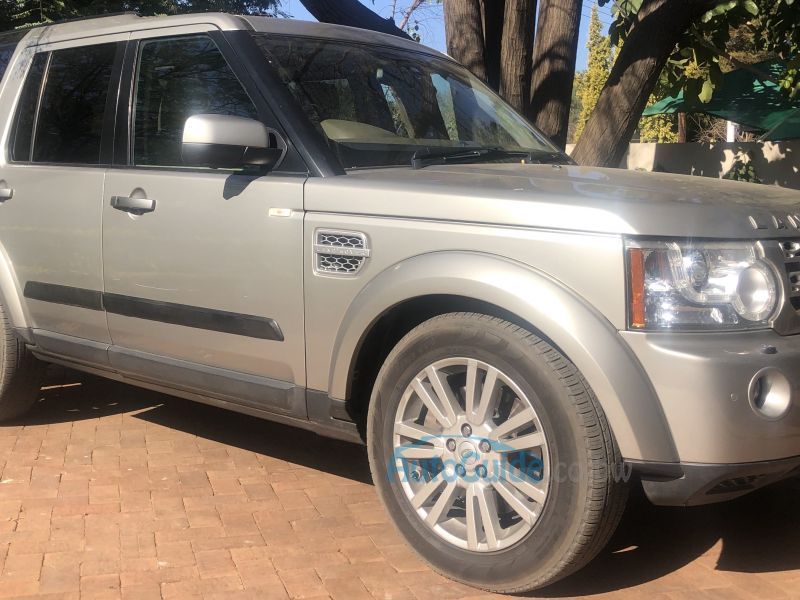Land Rover Discovery 3.0TDV6 HSE in Botswana