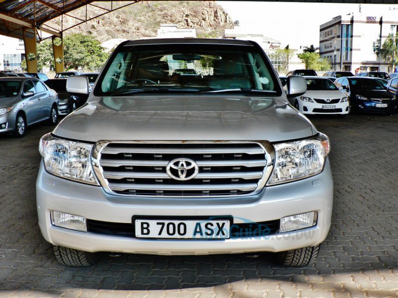 Toyota Land Cruiser 200 Series VX in Botswana