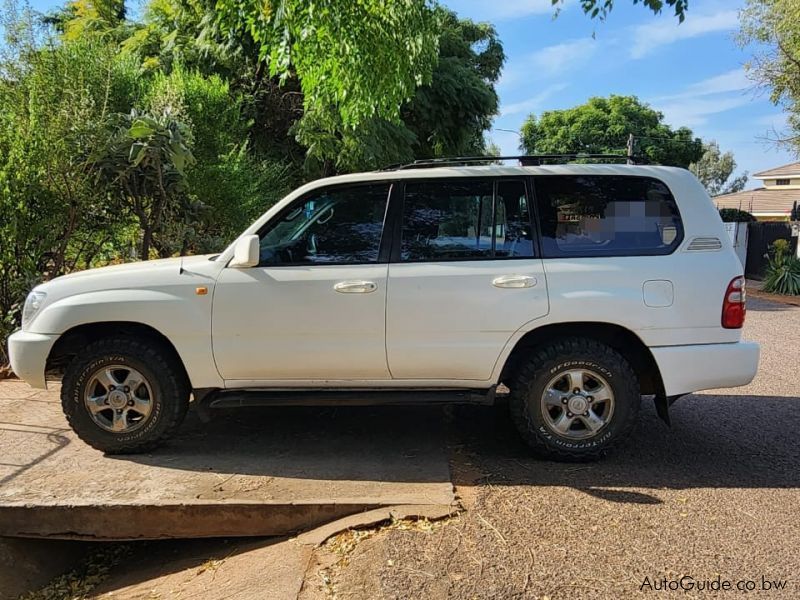 Toyota Land Cruiser V8i in Botswana