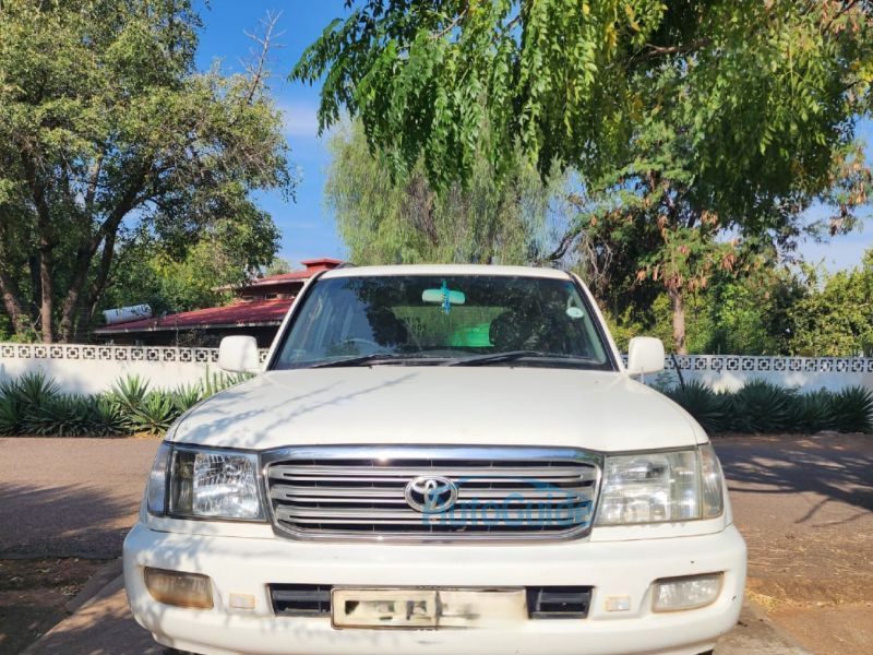 Toyota Land Cruiser V8i in Botswana