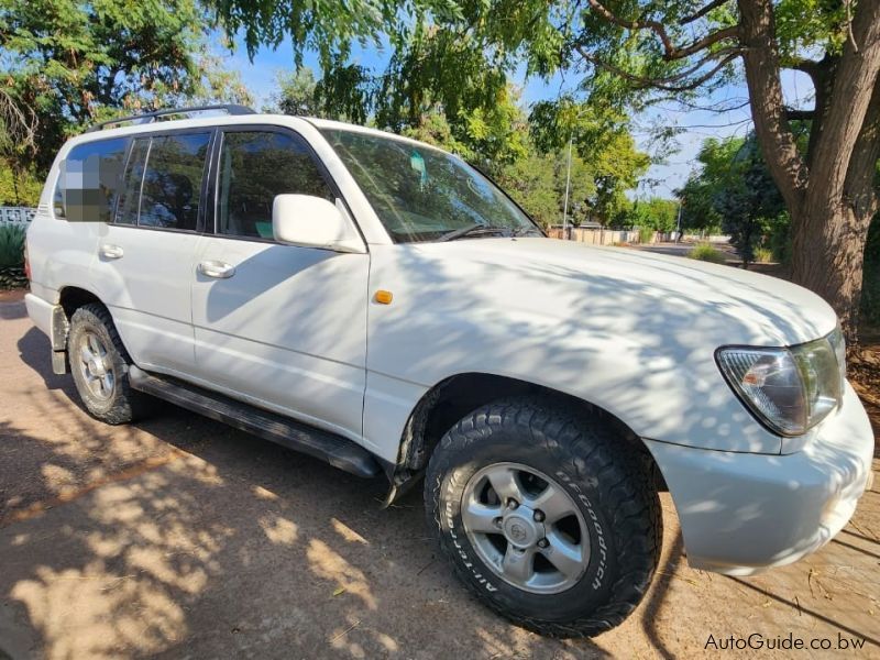 Toyota Land Cruiser V8i in Botswana