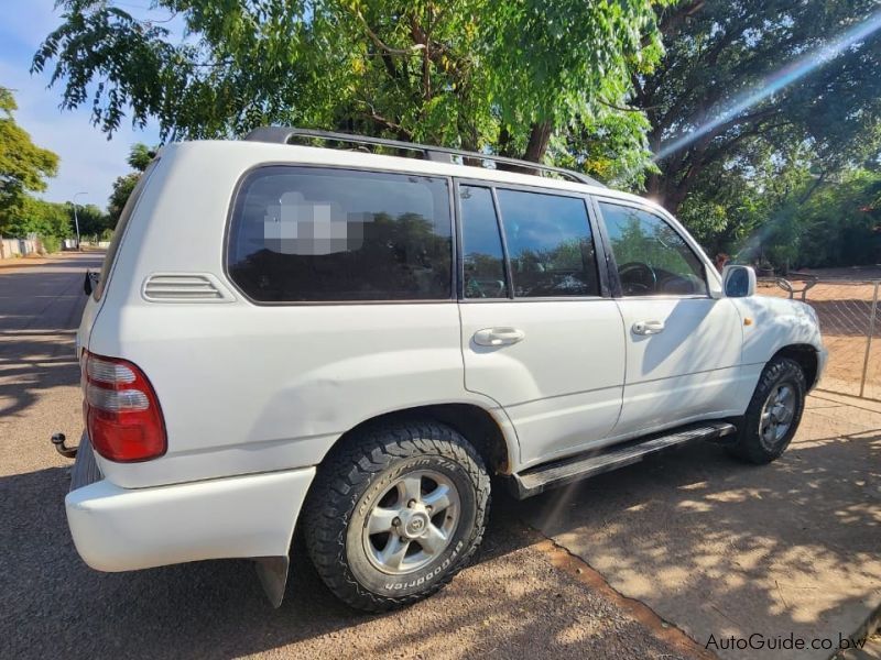 Toyota Land Cruiser V8i in Botswana