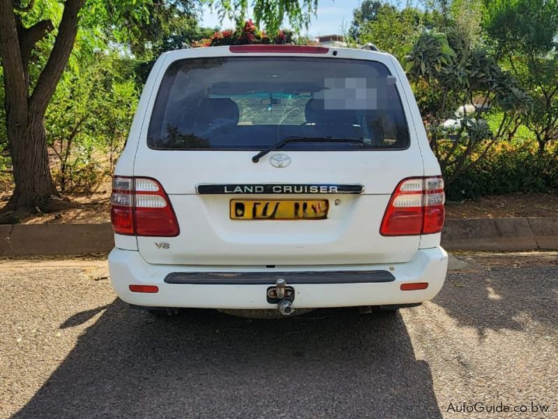 Toyota Land Cruiser V8i in Botswana