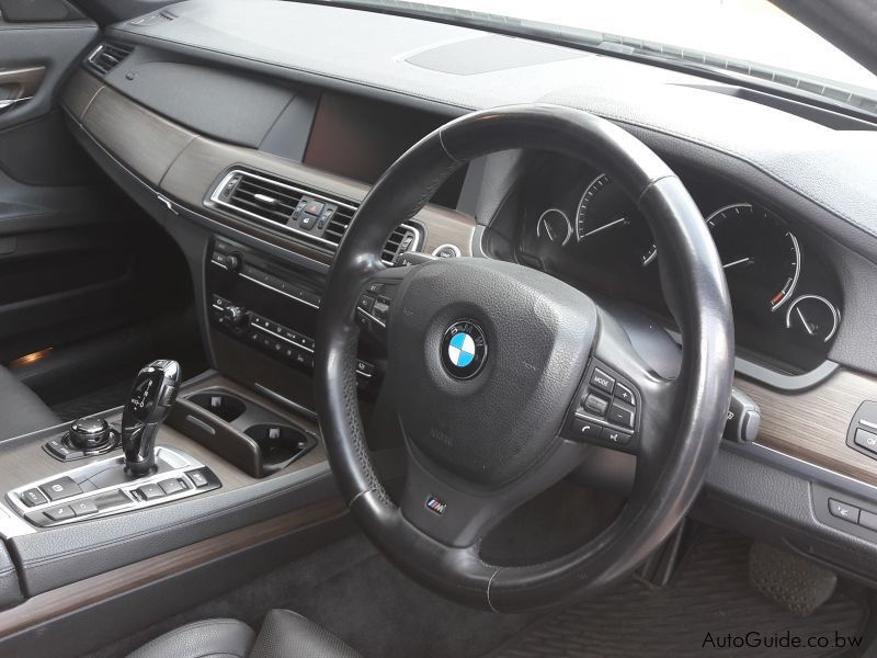 BMW BMW 750I 4.0 in Botswana