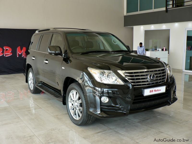 Lexus LX 570 in Botswana