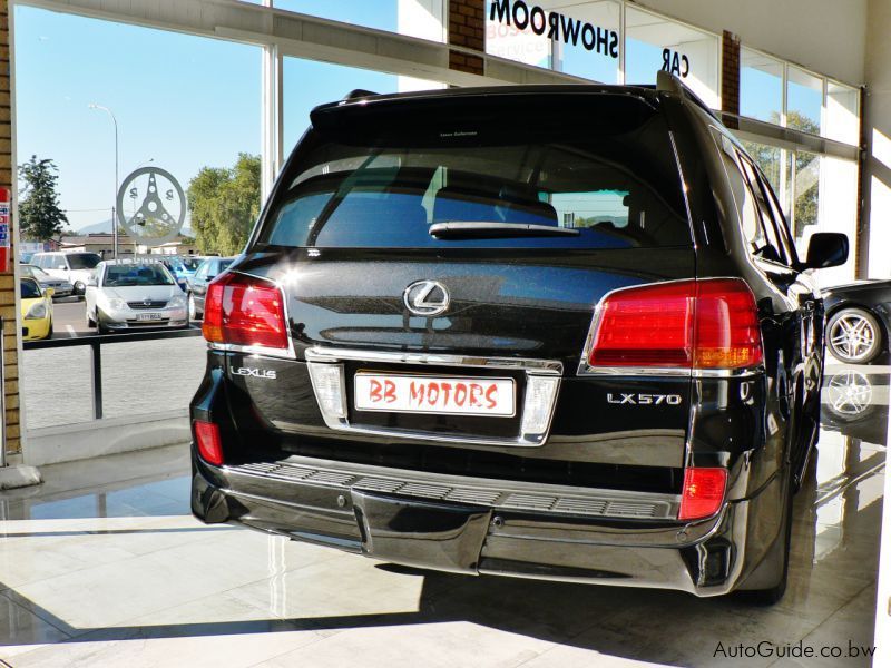 Lexus LX 570 in Botswana