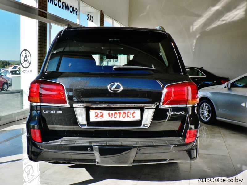 Lexus LX 570 in Botswana