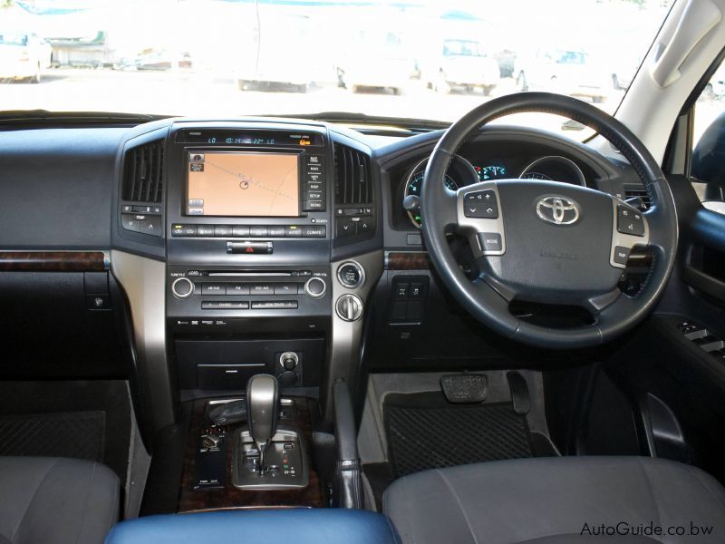 Toyota Land Cruiser 200 Series VX V8 in Botswana