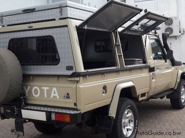 Toyota Land Cruiser 4L V6 in Botswana