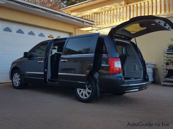 Chrysler Grand Voyager ( 7seater ) in Botswana