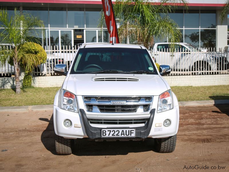 Isuzu KB300 D/C 4x4 M/T in Botswana