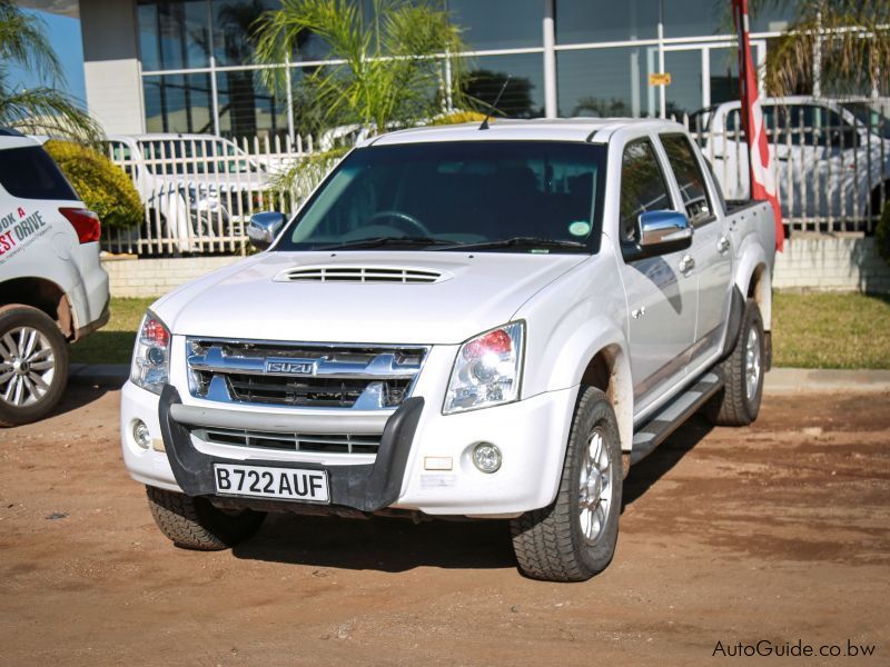 Isuzu KB300 D/C 4x4 M/T in Botswana