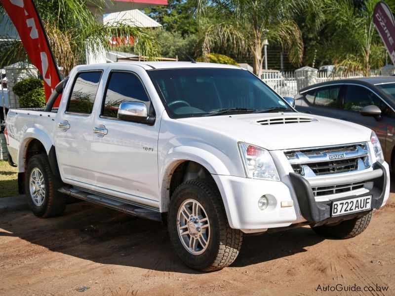 Isuzu KB300 D/C 4x4 M/T in Botswana