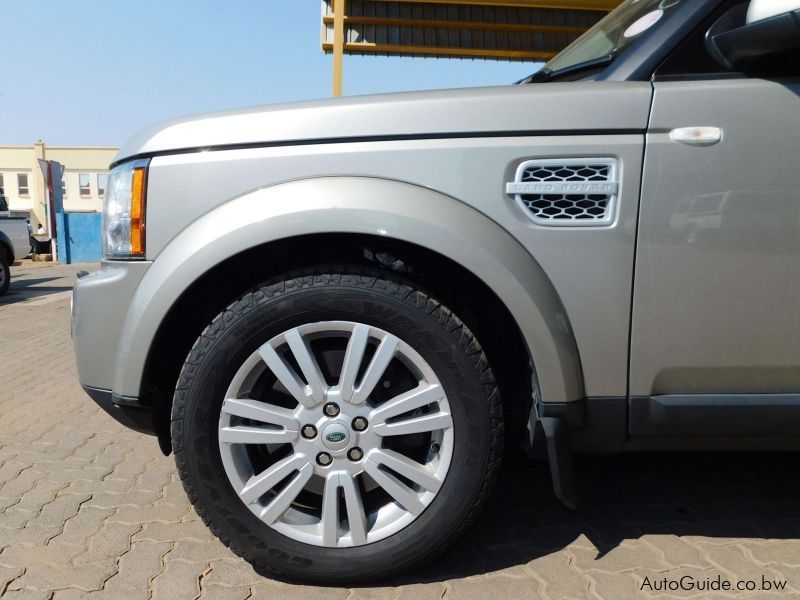 Land Rover Discovery 4 SD V6 SE in Botswana
