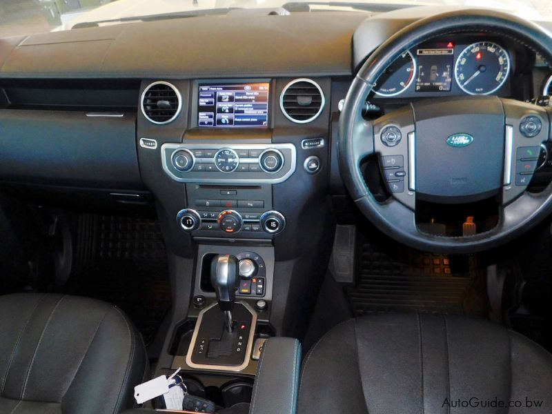 Land Rover Discovery 4 SD V6 SE in Botswana