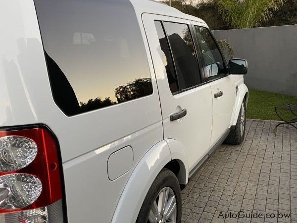 Land Rover Discovery 4 V8 HSE in Botswana