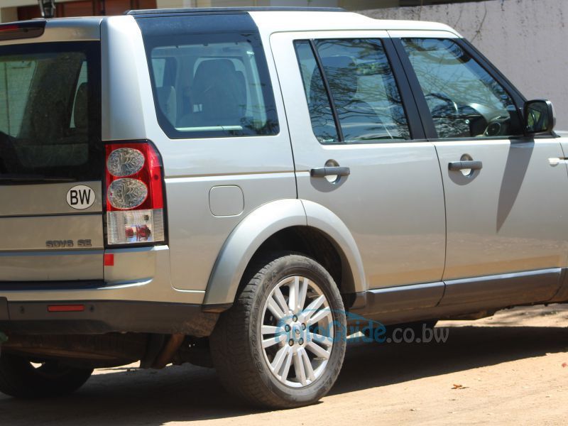 Land Rover Discovery 4 in Botswana