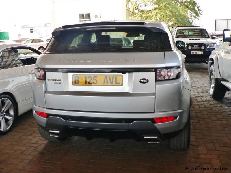 Land Rover Range Rover SD4 in Botswana
