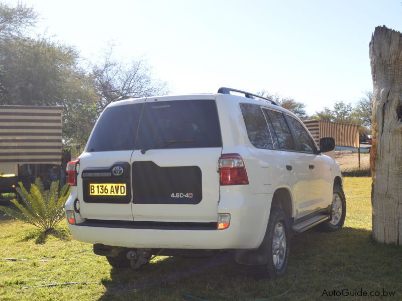 Toyota Land Cruiser 200 v8 d4d GX in Botswana