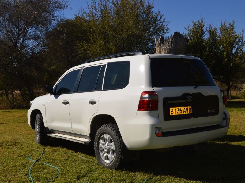 Toyota Land Cruiser 200 v8 d4d GX in Botswana