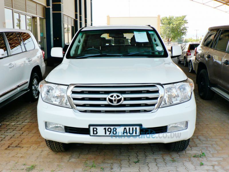 Toyota Land Cruiser VX V8 in Botswana