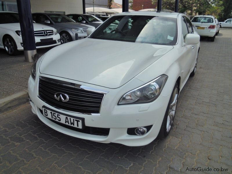 Infiniti M37 Sport in Botswana