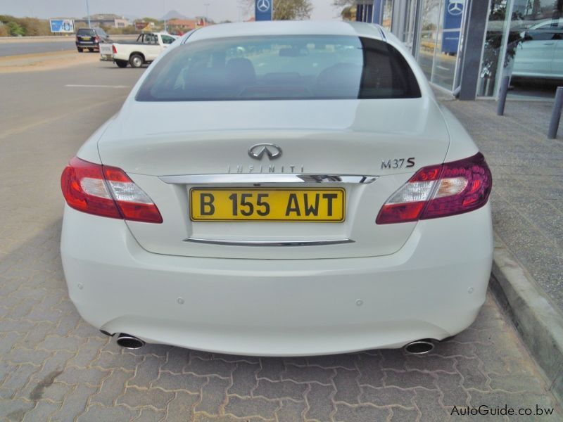 Infiniti M37 Sport in Botswana