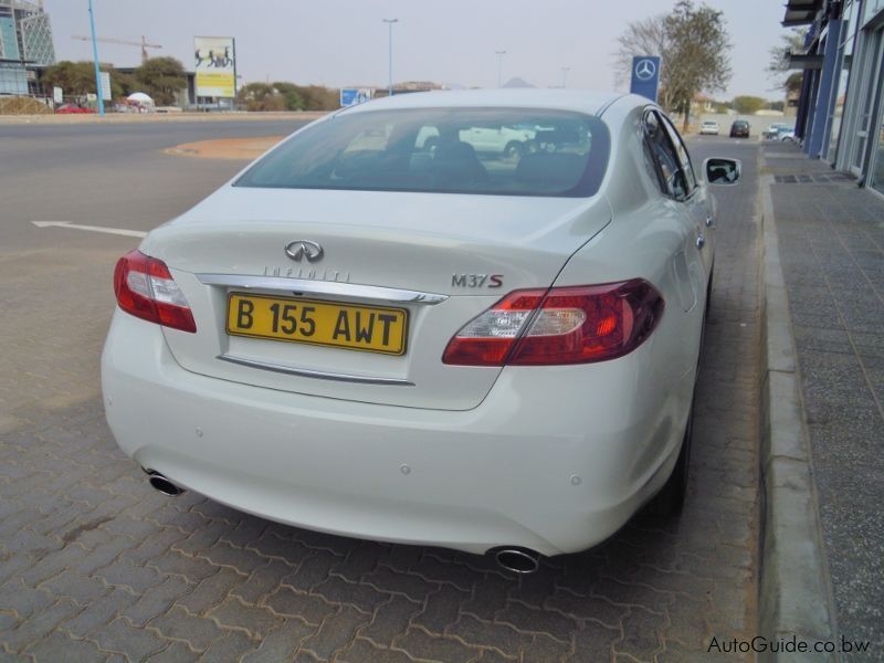 Infiniti M37 Sport in Botswana