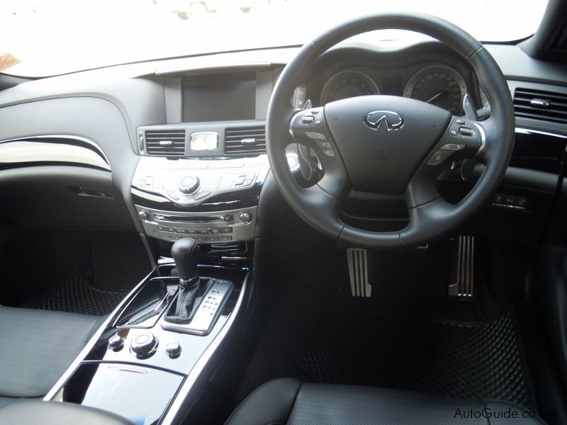 Infiniti M37 Sport in Botswana