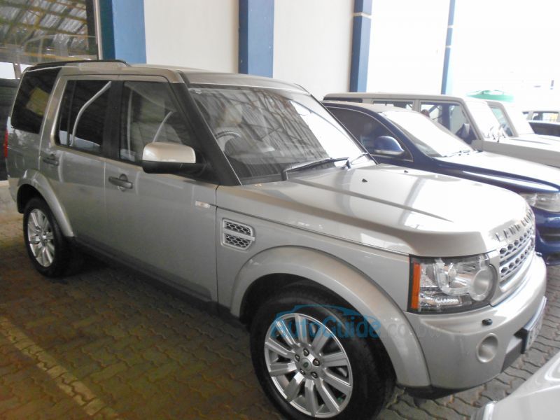 Land Rover Discovery 4SD in Botswana