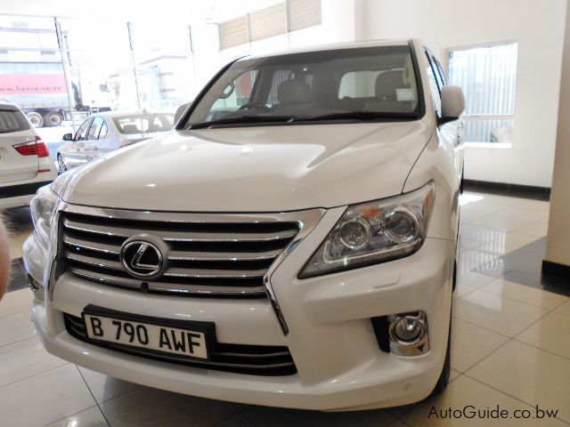 Lexus LX 570 in Botswana