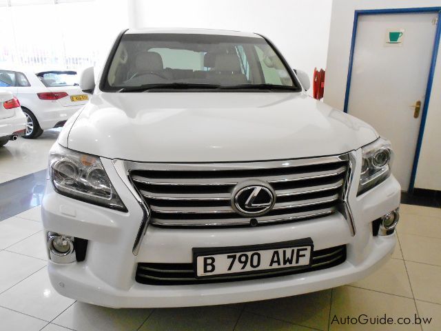 Lexus LX 570 in Botswana