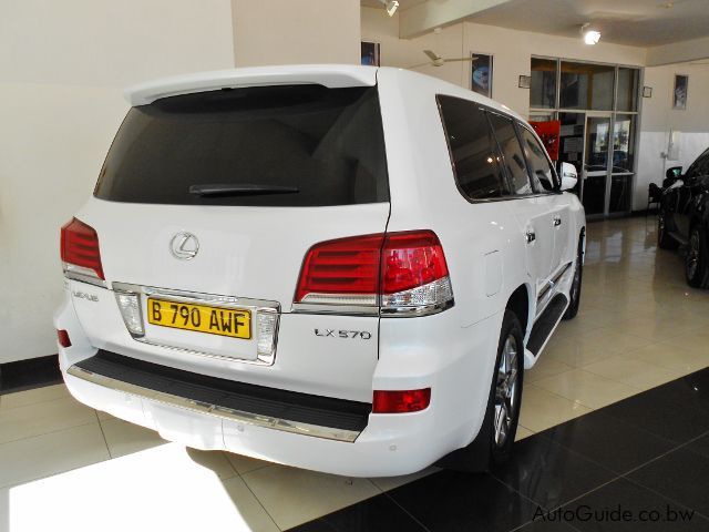 Lexus LX 570 in Botswana