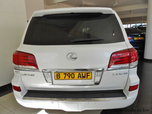 Lexus LX 570 in Botswana