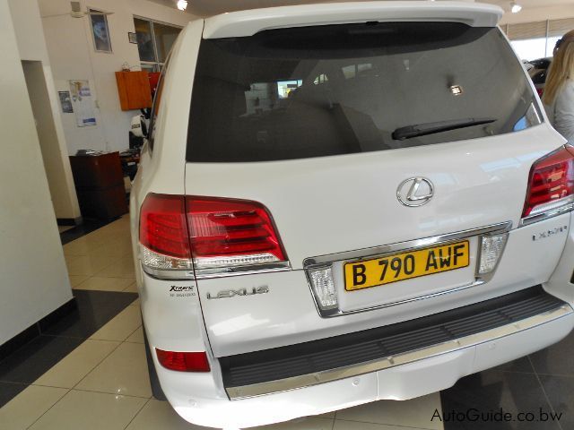 Lexus LX 570 in Botswana