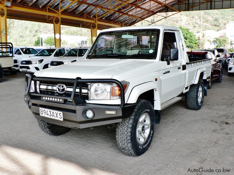 Toyota Land Cruiser V6 in Botswana