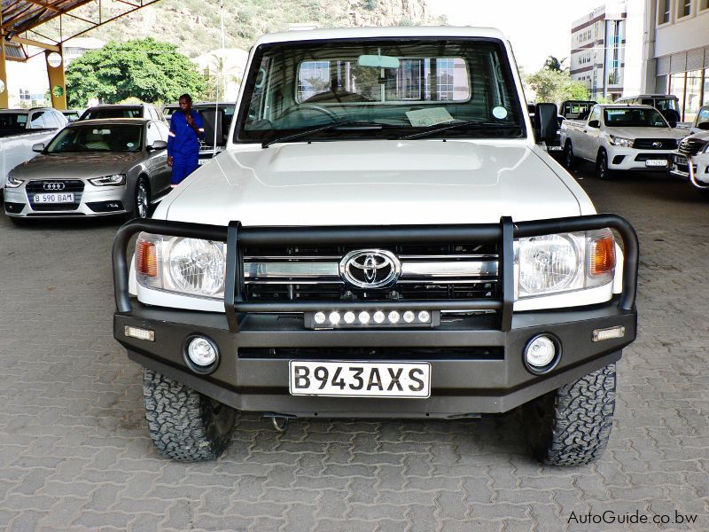 Toyota Land Cruiser V6 in Botswana