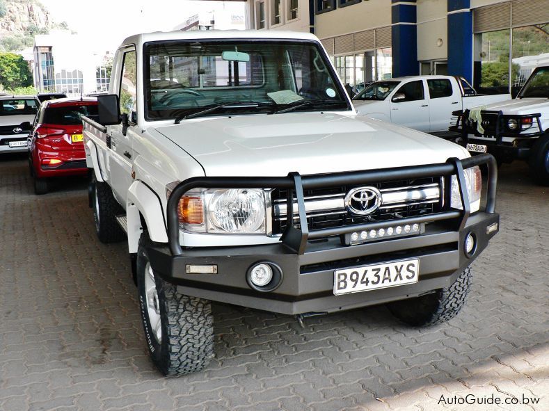 Toyota Land Cruiser V6 in Botswana