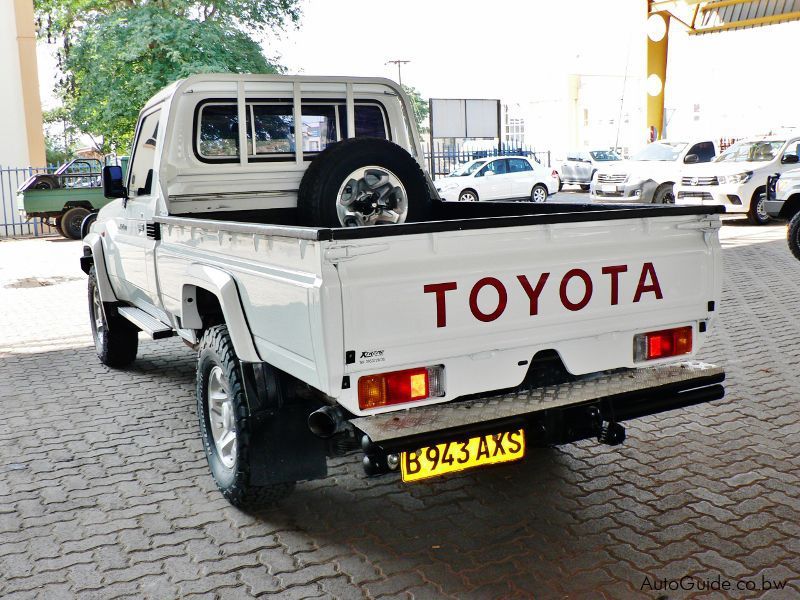 Toyota Land Cruiser V6 in Botswana