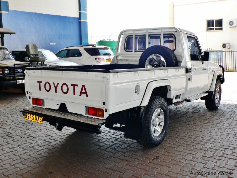 Toyota Land Cruiser V6 in Botswana