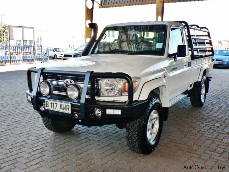 Toyota Land Cruiser V6 in Botswana