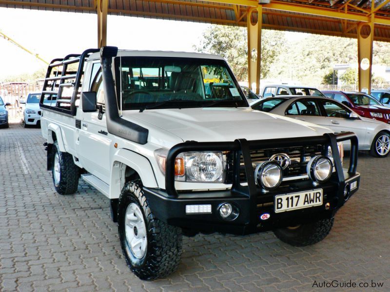 Toyota Land Cruiser V6 in Botswana