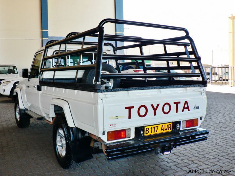 Toyota Land Cruiser V6 in Botswana