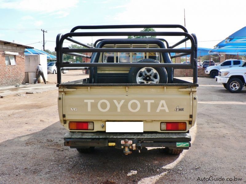 Toyota Land Cruiser V6 in Botswana