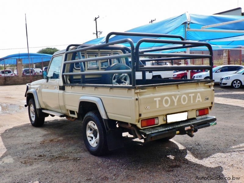 Toyota Land Cruiser V6 in Botswana